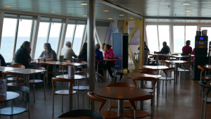 船の中のカフェ