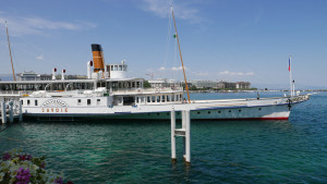 レマン湖に停泊する船