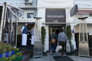 10MOLOKO & MED CAFE