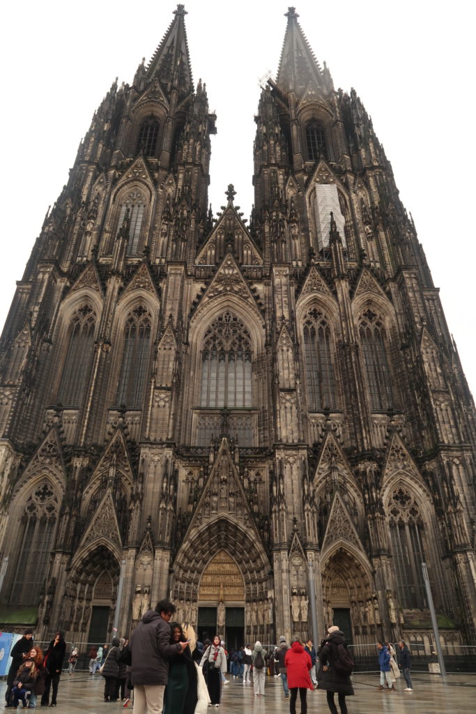 ケルン大聖堂 圧倒的な大きさ